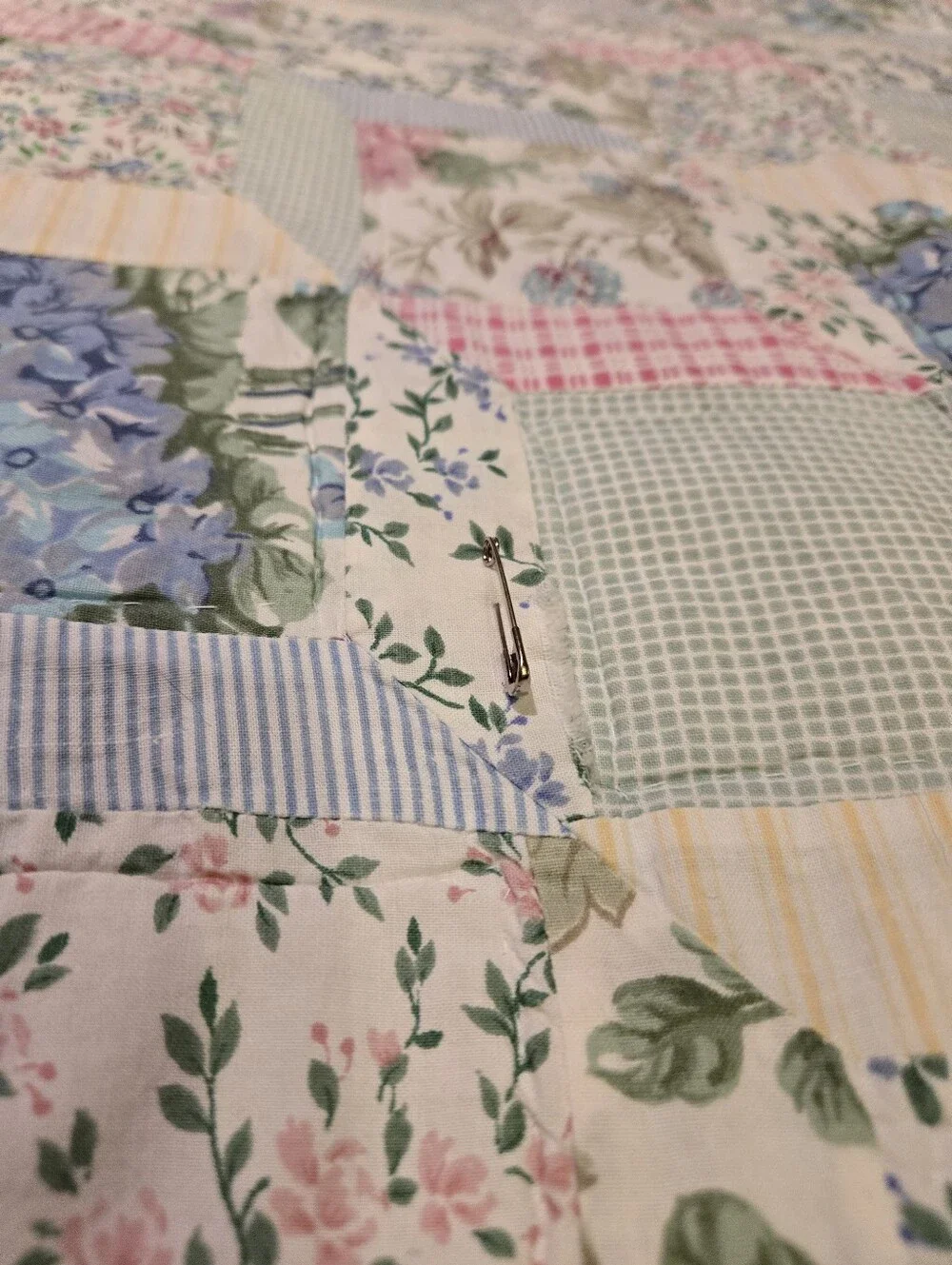 Cottage French Country style quilt Queen Sz Mach made Blue/Pink Floral 94
